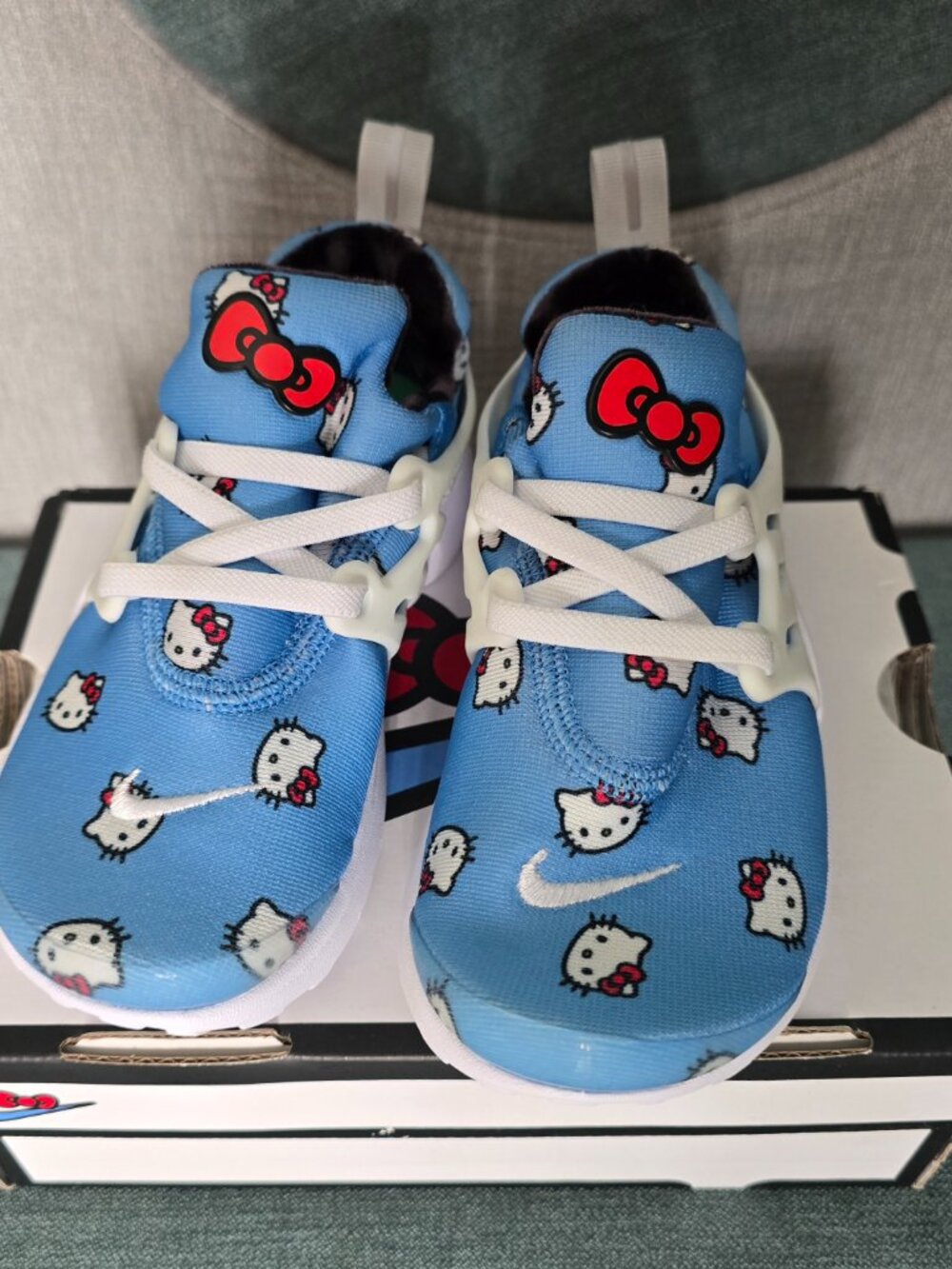 Hello Kitty Nike Presto QS TD Sneakers - Picture 2 of 3